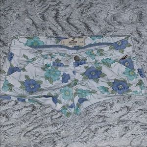 Hollister Floral Shorts 🌸🌺